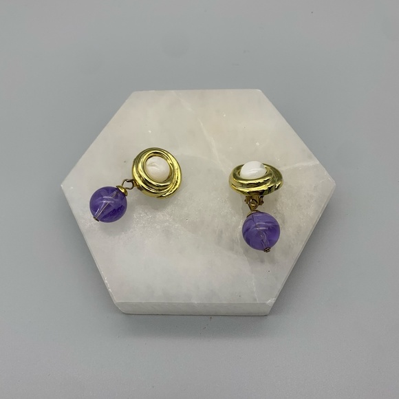 Vintage Gold Tone Drop Beaded Clip on Earrings. Good Condition. - Picture 3 of 3